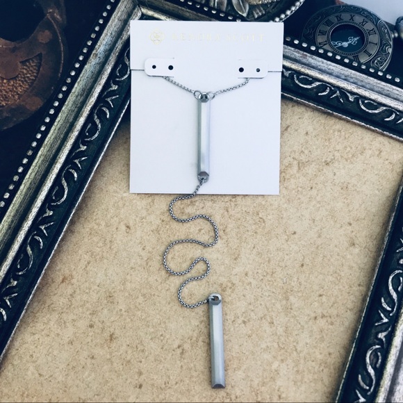 KENDRA SCOTT • Silver Shelton Lariat Necklace - Picture 3 of 4